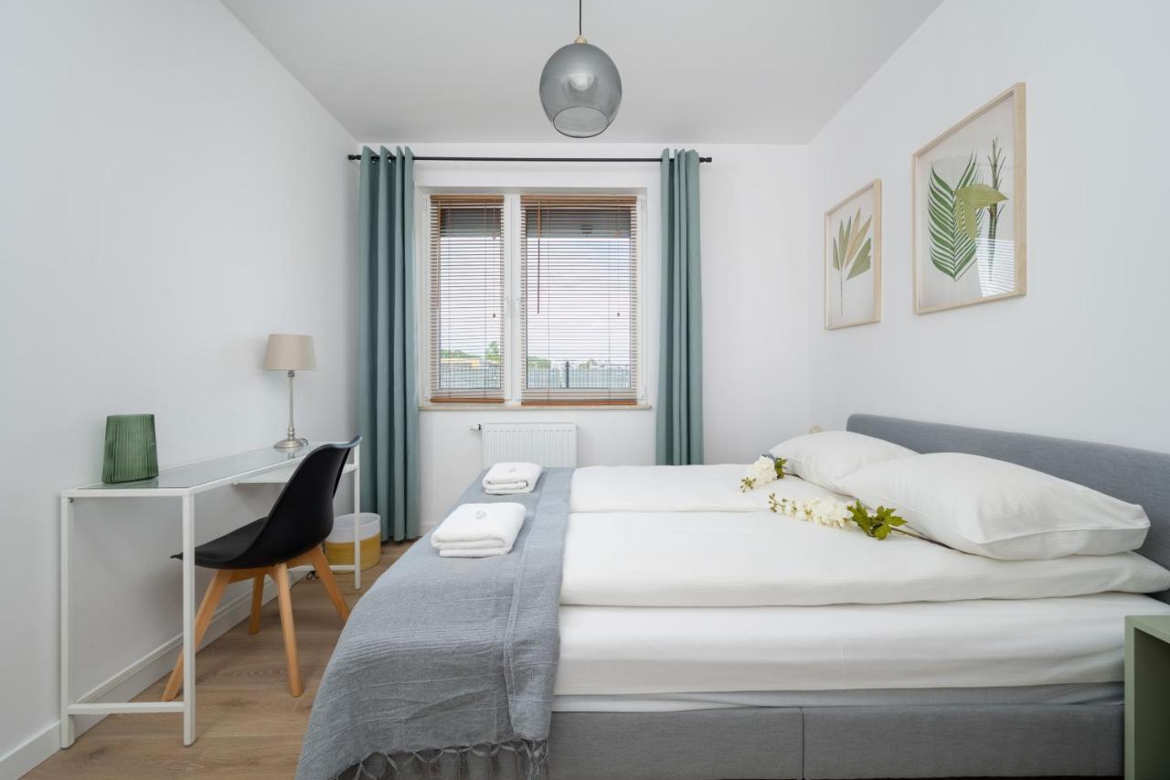 Miedziana 6 & 18 With Free Garage By Renters * Breslau