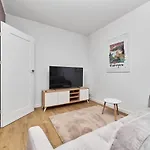 Miedziana 6 & 18 Apartment With Free Garage Wroclaw By Renters